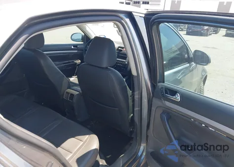 2009 Volkswagen Jetta Se/Sel z USA, uszkodzony, nr VIN 3VWRM71K49M012843